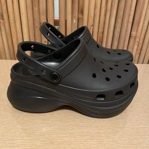 Black CROCS Platform Bae